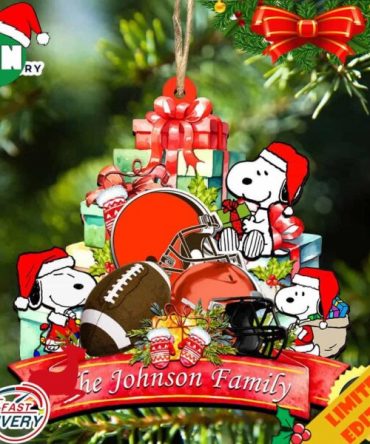 Cleveland Browns Snoopy And NFL Sport Ornament Personalized Your Family Name