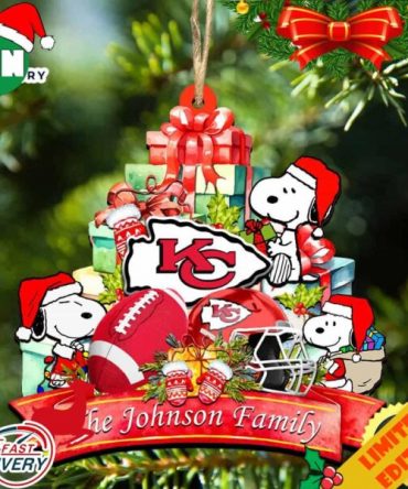 Kansas City Chiefs Snoopy And NFL Sport Ornament Personalized Your Family Name