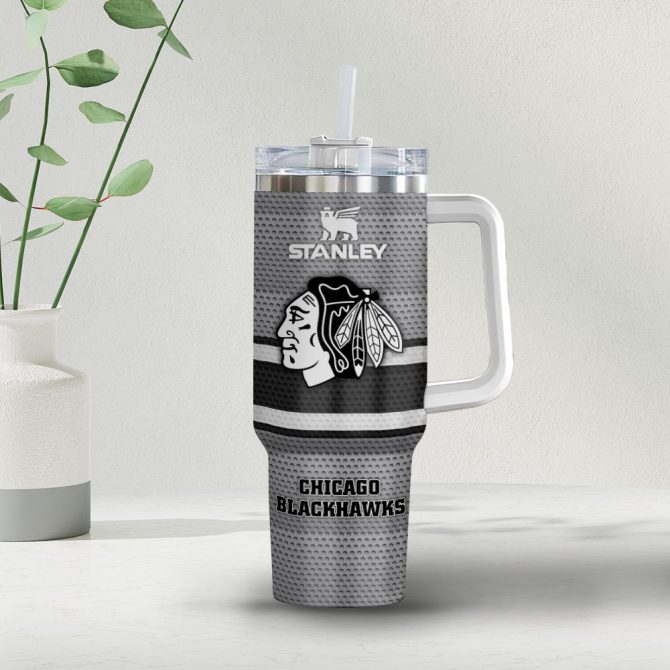 Stanley Chicago Blackhawks Insulated Travel Mug - Keeps Drinks Hot or Cold - Image 4