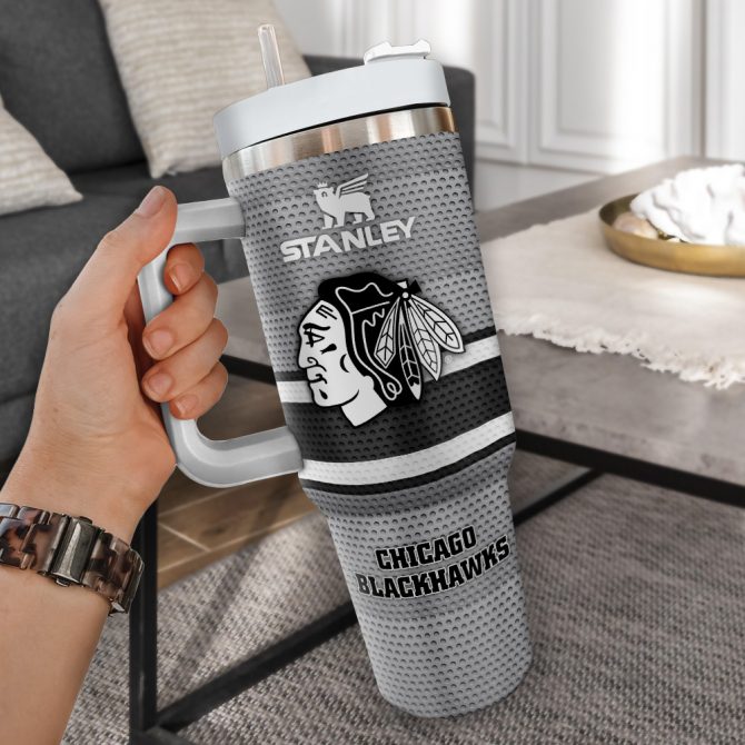 Stanley Chicago Blackhawks Insulated Travel Mug - Keeps Drinks Hot or Cold - Image 2