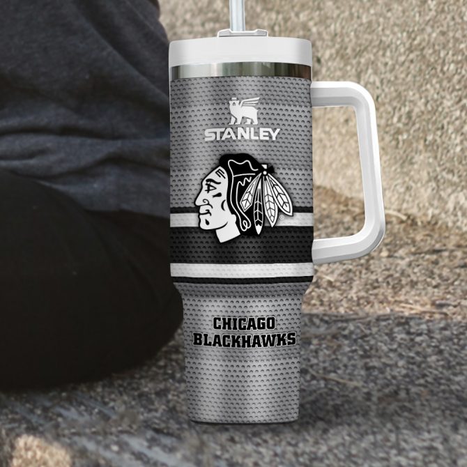 Stanley Chicago Blackhawks Insulated Travel Mug - Keeps Drinks Hot or Cold - Image 3