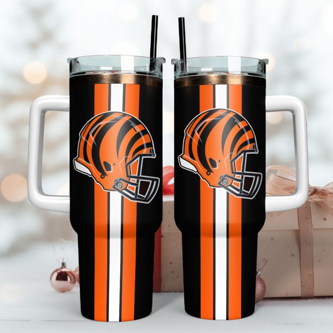 Sleek Football Team Insulated Tumbler with Handle - Perfect for Fans - Image 3