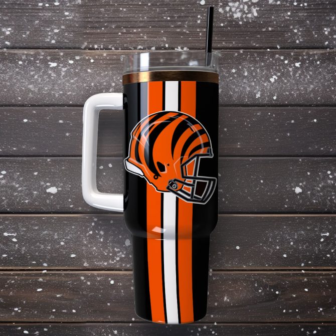 Sleek Football Team Insulated Tumbler with Handle - Perfect for Fans - Image 4