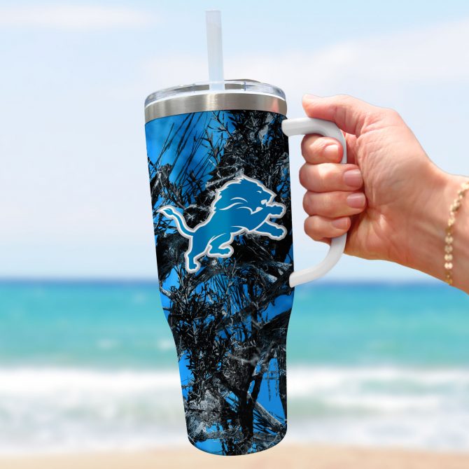 Detroit Lions Camouflage Travel Tumbler with Handle - Stay Hydrated in Style - Image 3
