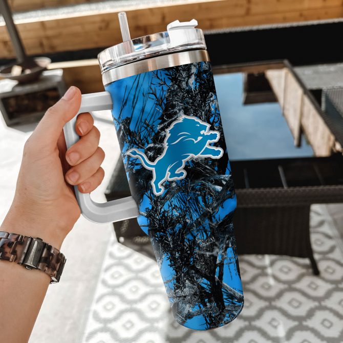 Detroit Lions Camouflage Travel Tumbler with Handle - Stay Hydrated in Style - Image 2