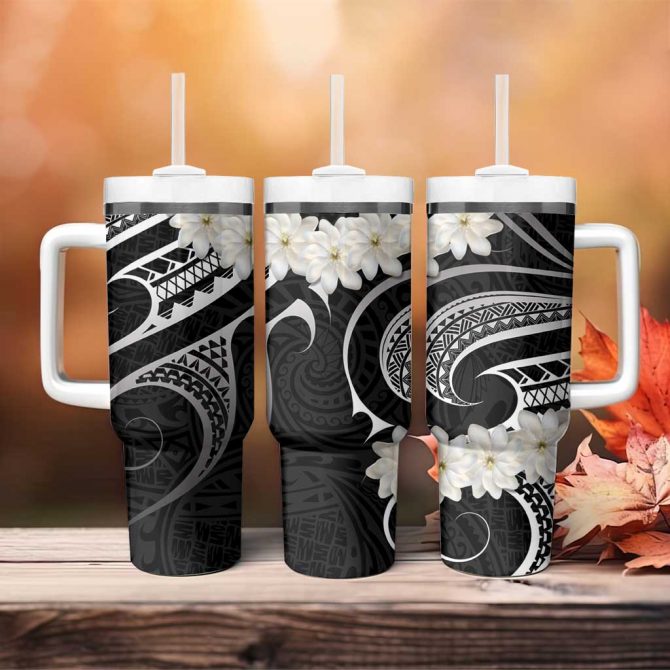 White Sunday Tokelau Gardenia Thunbergia Fakamalo Atu Kia Te Koutou Uma Custom Stanley Quencher 40oz Stainless Steel Tumbler With Handle - Image 4