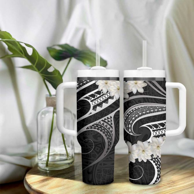 White Sunday Tokelau Gardenia Thunbergia Fakamalo Atu Kia Te Koutou Uma Custom Stanley Quencher 40oz Stainless Steel Tumbler With Handle - Image 9